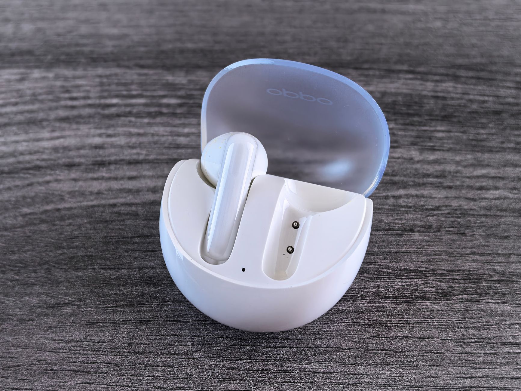 Aura Air clip-on earbuds